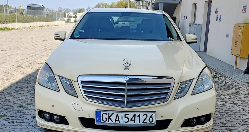 Mercedes-Benz Klasa E cena 36900 przebieg: 345000, rok produkcji 2011 z Strumień małe 154